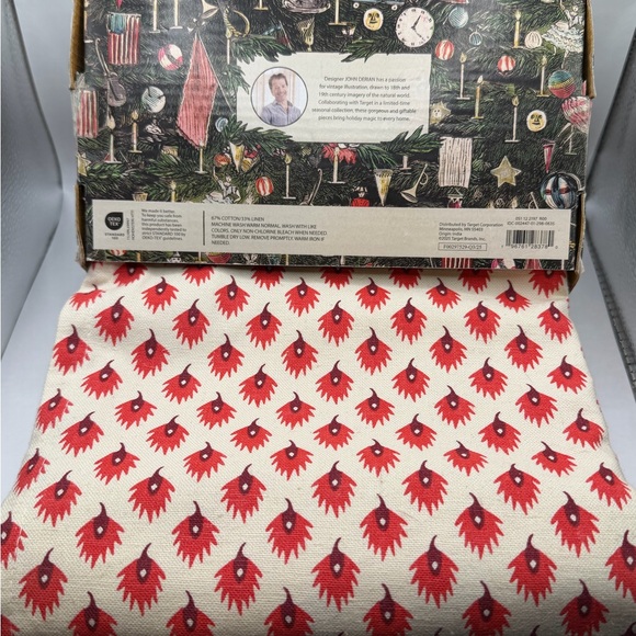 John Derian for target tablecloth-red leaf print- NWT- rare/discontinued - Picture 2 of 2